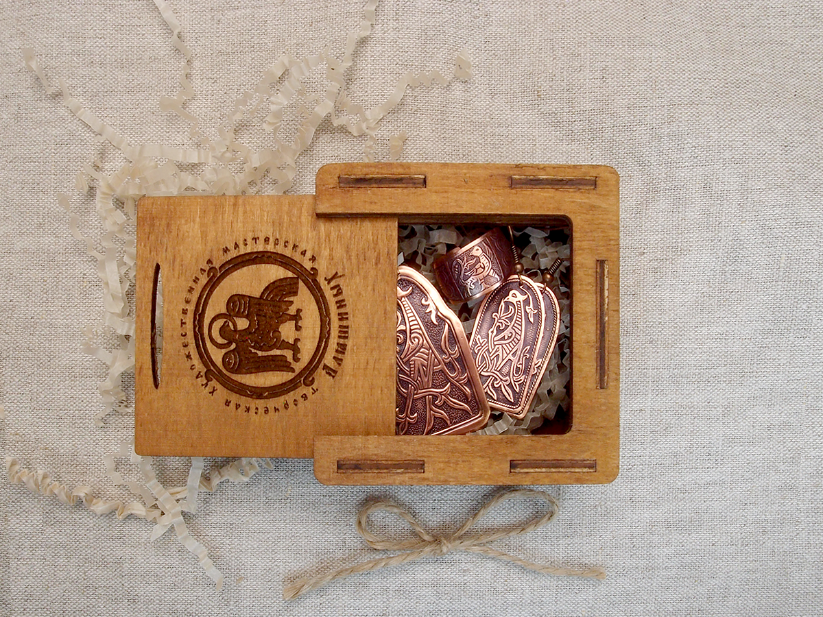 Jewelry set "Kiev bird" in a gift box.